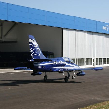 Aircraft Hotel & Events Neuhausen ob Eck Extérieur photo