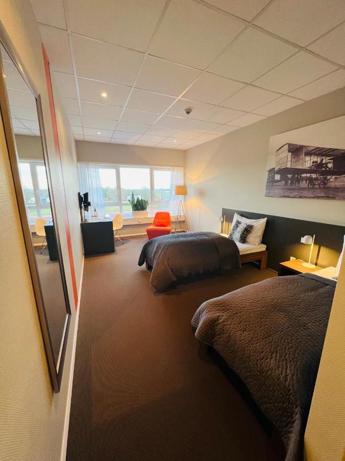 Aircraft Hotel & Events Neuhausen ob Eck Extérieur photo
