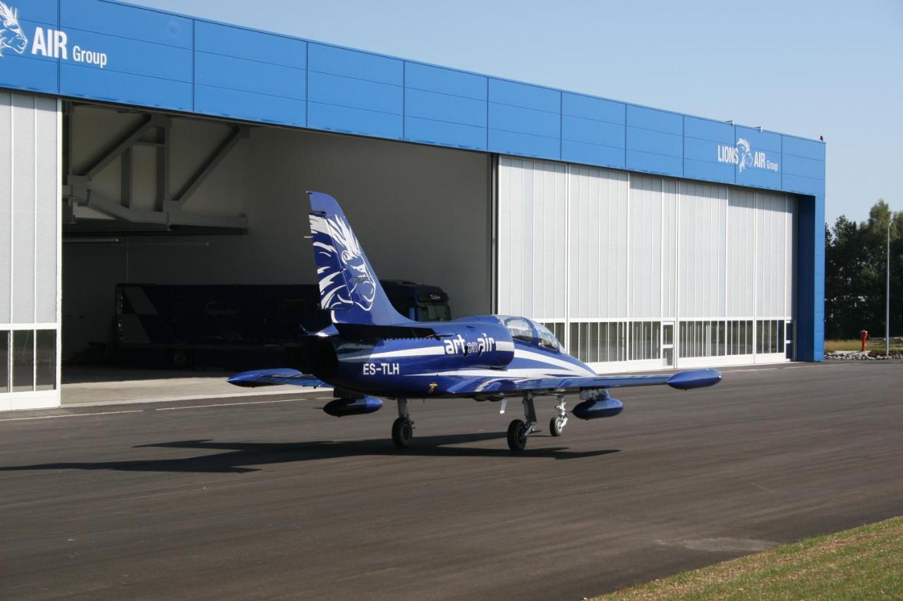 Aircraft Hotel & Events Neuhausen ob Eck Extérieur photo